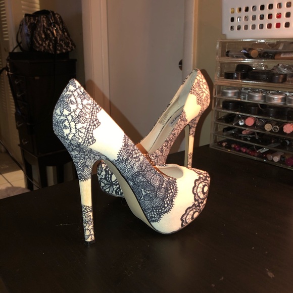 Steve Madden Dejavu Platform Pumps NEW - Picture 2 of 5